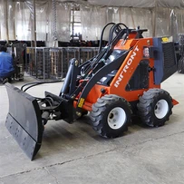 Sweeper mini iekrāvējs